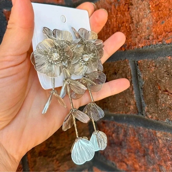 Zara Kate Middleton Famous Cascading Floral Earrings - Picture 7 of 7